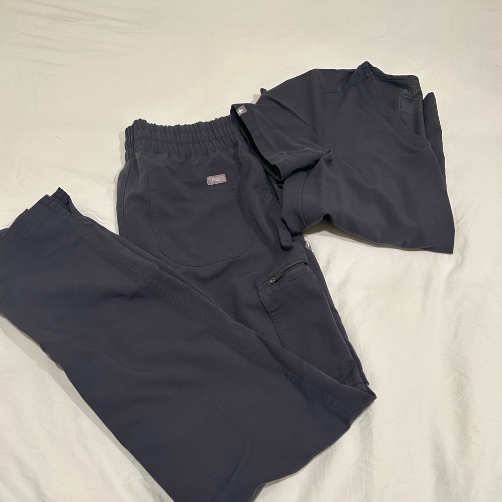 FIGS Scrub Set